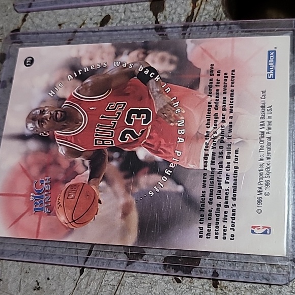 Michael Jordan. 3 card bundle. 96' Skybox, 91' Fleer, 97' Upper Deck. - Picture 6 of 8